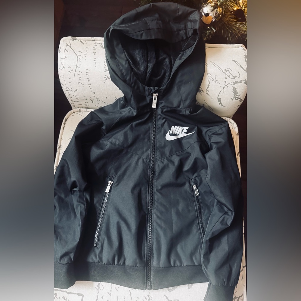 Nike Kids Black windbreaker / Windrunner